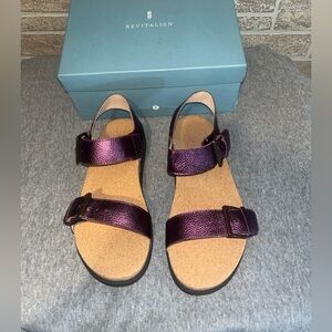 Revitalign Excursion sugarplum metallic sandal size 7